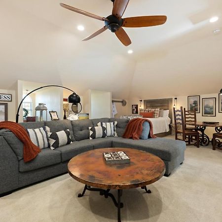 The Plantation House Boutique Inn Pflugerville Bagian luar foto