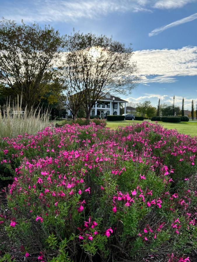 The Plantation House Boutique Inn Pflugerville Bagian luar foto