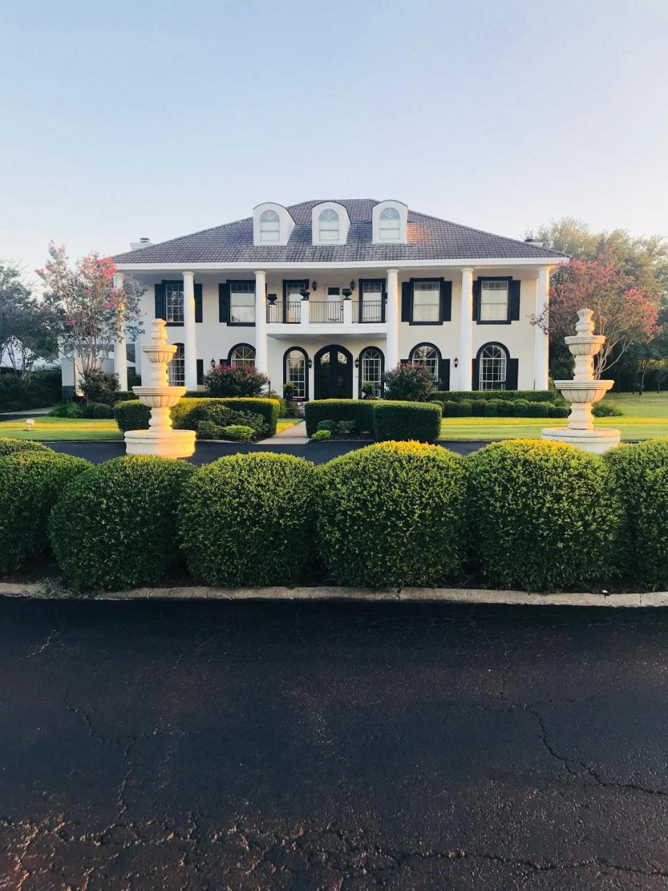 The Plantation House Boutique Inn Pflugerville Bagian luar foto