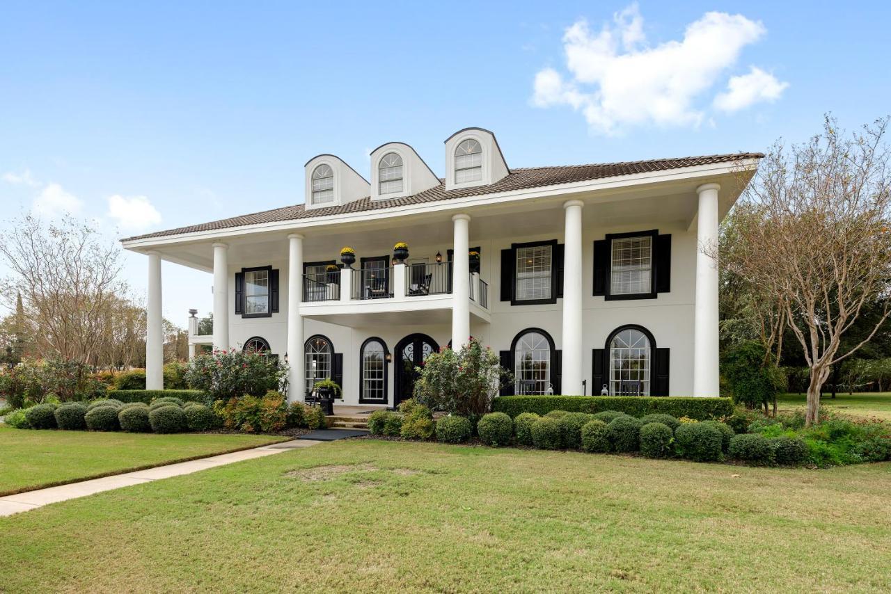 The Plantation House Boutique Inn Pflugerville Bagian luar foto